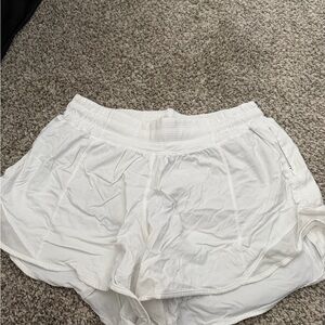 Lululemon hotty hot 4”